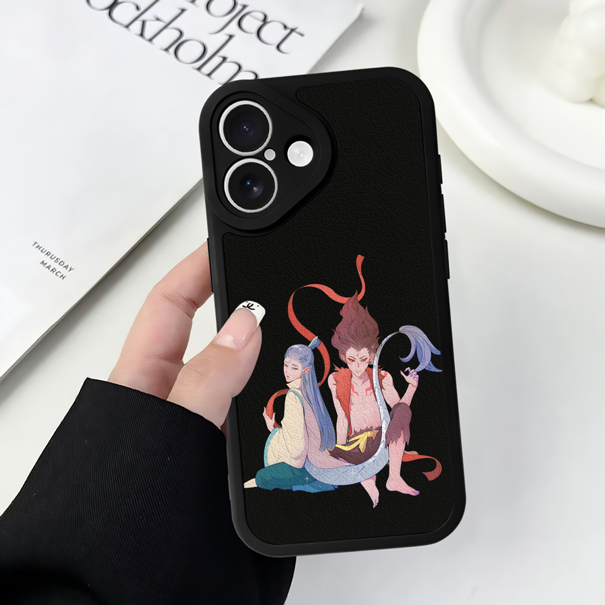 （画像用） Ne Zha 2 ナタ 魔童の大暴れ 【iPhone 16シリーズ対応】シリコンスマホケース（レザー調） 材質：シリコン